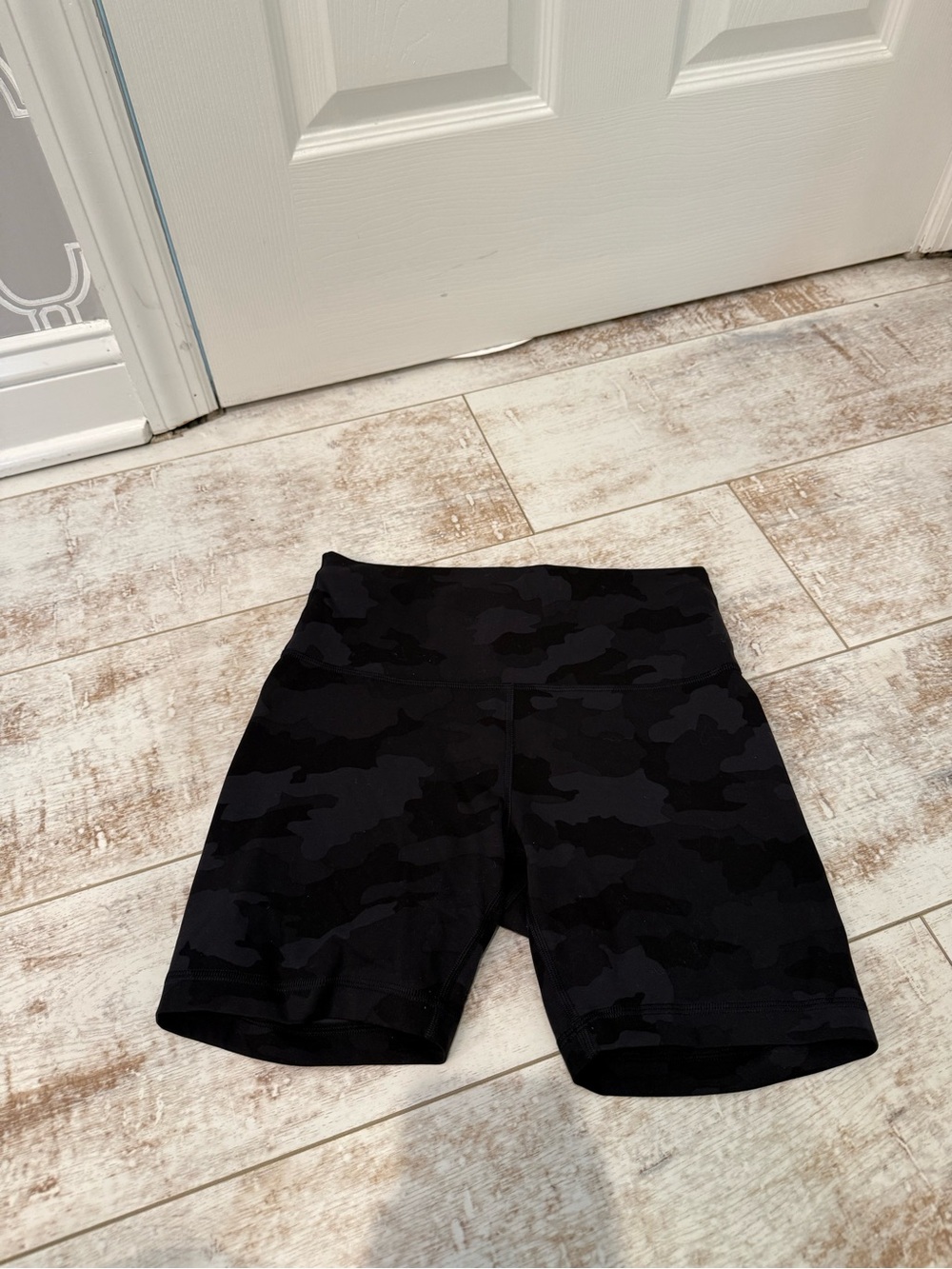 lululemon athletica Black Camo Wunder Train Biker Shorts 6”